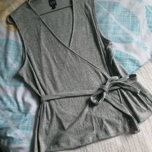 Gap tank with tie, like new.